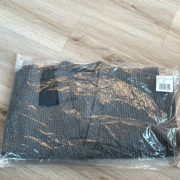 JENNI KAYNE
Cropped Cashmere Cocoon Cardigan new color  Seasonal:Shadow - Picture 6 of 12